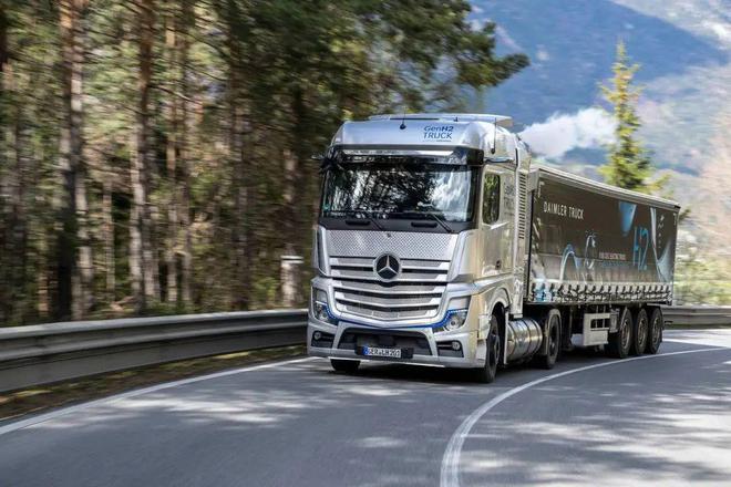 完美体育：2024IAA：顶尖舞台看氢能卡车！氢内燃机、氢燃料电池有何不同？(图2)