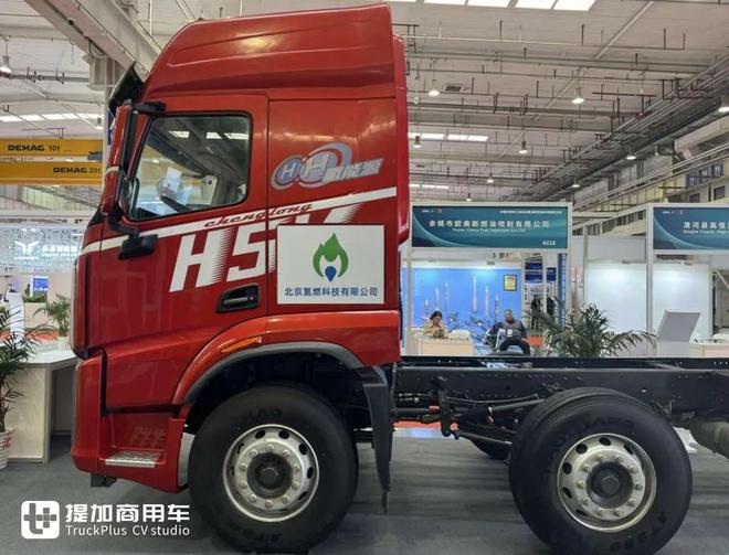 不用燃料电池用氢内燃机的重卡你见过吗？乘龙H5V氢内燃载货车实拍(图3)