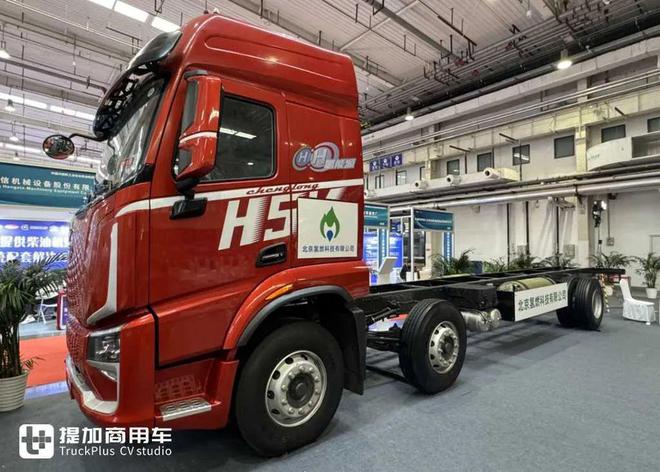 不用燃料电池用氢内燃机的重卡你见过吗？乘龙H5V氢内燃载货车实拍(图1)