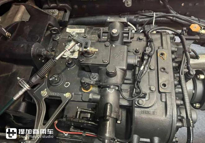 不用燃料电池用氢内燃机的重卡你见过吗？乘龙H5V氢内燃载货车实拍(图5)