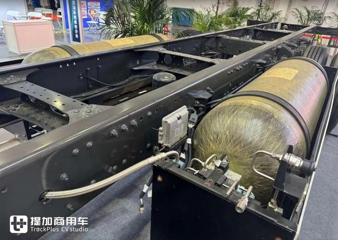 不用燃料电池用氢内燃机的重卡你见过吗？乘龙H5V氢内燃载货车实拍(图8)
