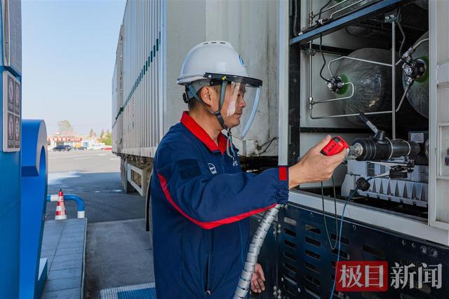 一路向新看交投湖北氢能车队“公水联运”直达川渝实现跨省货物运输(图2)