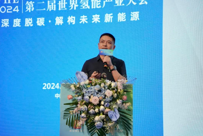 完美体育：飞驰科技燃料电池汽车亮相世界氢能产业博览会(图2)