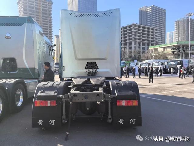 完美体育网站：氢能VS增程式！中国重汽新能源重卡给出怎样的参考？(图4)