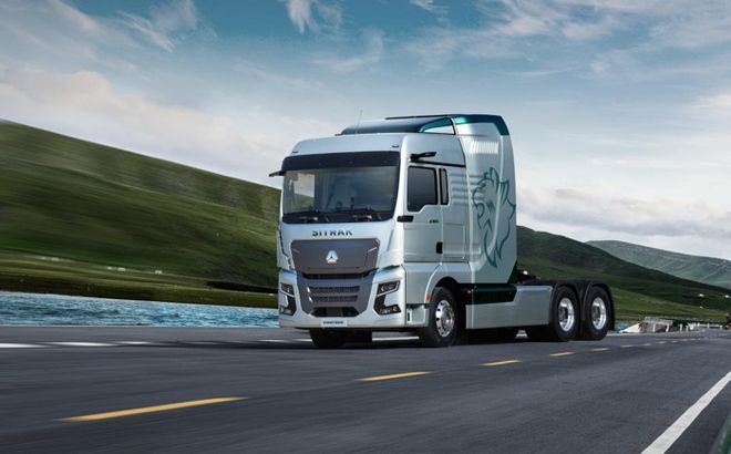 完美体育：中国重汽新能源重卡销量已超1万！距三甲一步之遥！丨头条(图1)