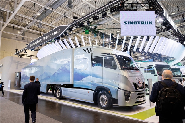 完美体育网站：吉尼斯纪录背后的英雄：揭秘黄河重卡极致风阻系数的技术突围(图2)