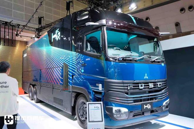 2025日本移动出行展｜氢内燃机、氢燃料电池卡车同台竞技！三菱扶桑现场展车阵容实拍(图6)