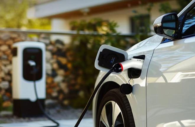 完美体育：七成石油靠进口每年花费上万亿发展电动汽车的我们没退路(图10)