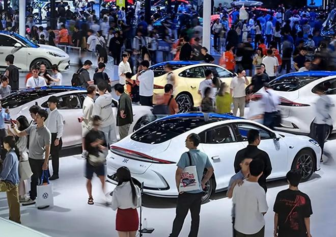 完美体育：七成石油靠进口每年花费上万亿发展电动汽车的我们没退路(图14)