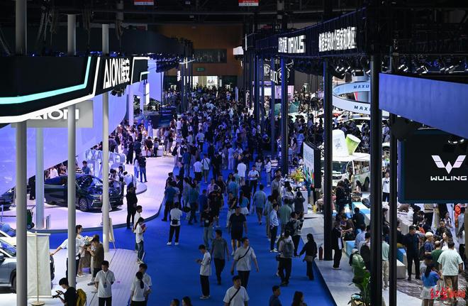 完美体育：七成石油靠进口每年花费上万亿发展电动汽车的我们没退路(图15)