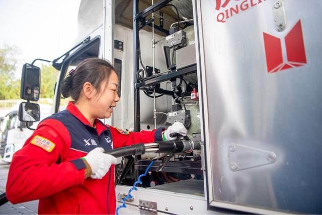 完美体育：国内首座地下储氢井加氢站累计供氢总量突破400吨(图1)