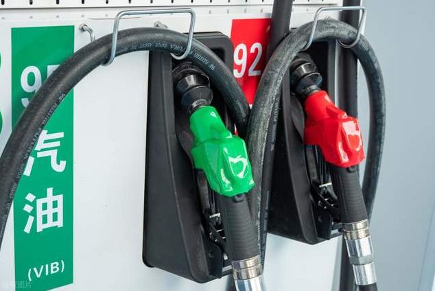 石油14年耗尽！燃油车将变废铁？3大出路撕开现实(图1)