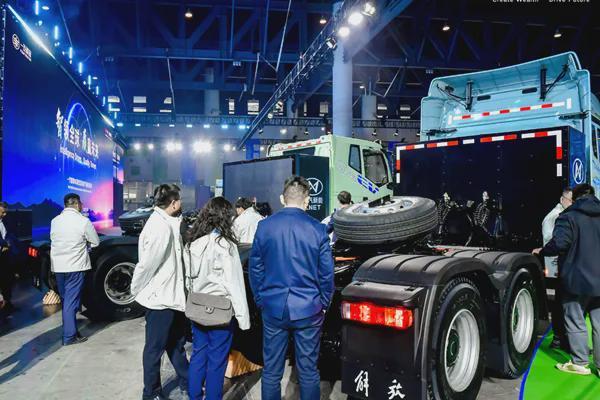 集体砍“柴”：内燃机大佬的生死时速卡车之友网(图2)