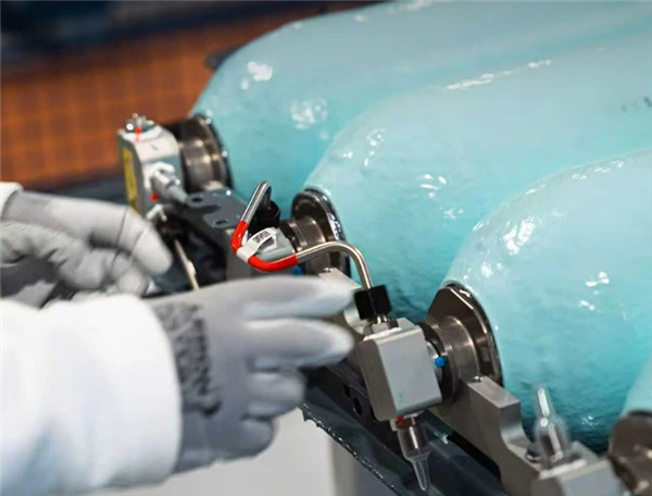 完美体育网站：宝马发布氢能扁平化储存系统：新一代X5首搭续航750km(图1)