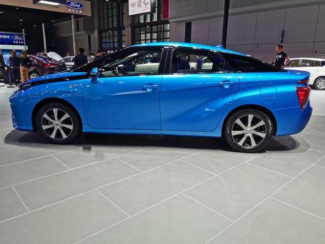 完美体育：弯道超车也超不过了丰田量产全球首款氢能车充氢5分钟续航500公里(图3)