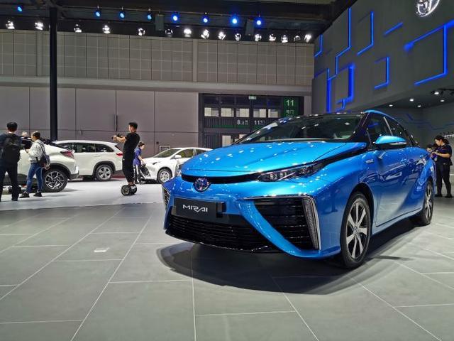 完美体育：弯道超车也超不过了丰田量产全球首款氢能车充氢5分钟续航500公里(图2)