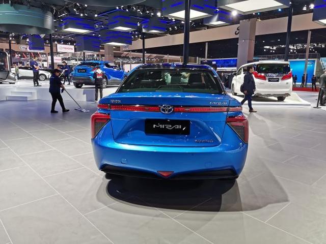 完美体育：弯道超车也超不过了丰田量产全球首款氢能车充氢5分钟续航500公里(图4)